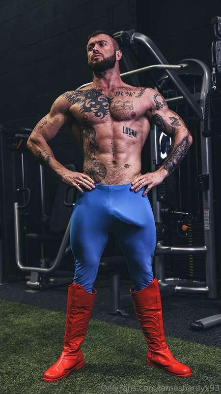 Superman’s got a big surprise 😈
