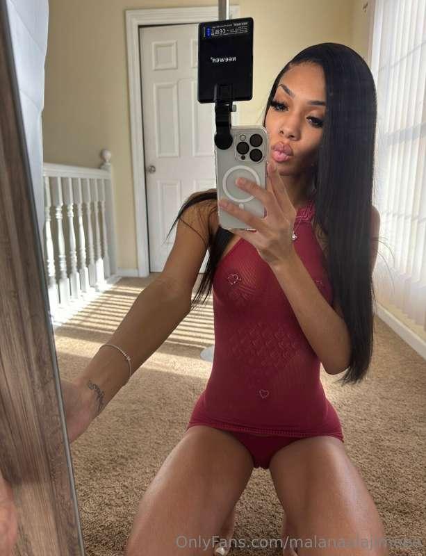 i love twerking, my pussy be playing peek a 👻 😩.  Come watch..