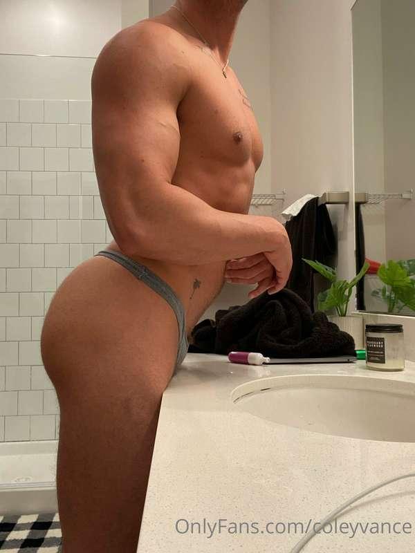 Do you like how I arch my back baby? 😈