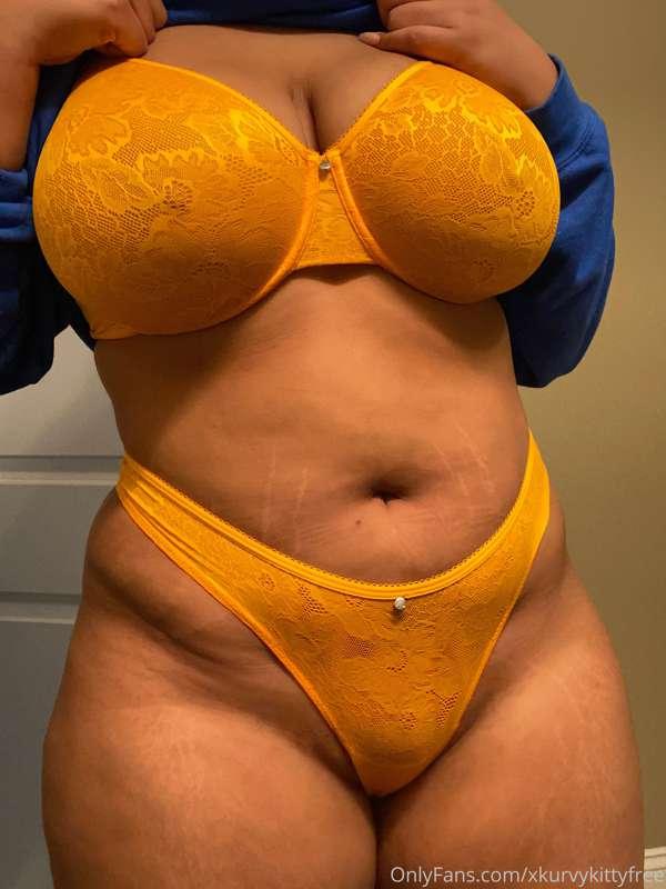 Does yellow look good on me? 💛💛💛

Uncensored daily content: ..