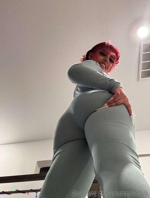 kiss it goodnight 🍑😘