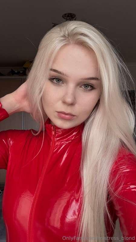 Red is my new love😏