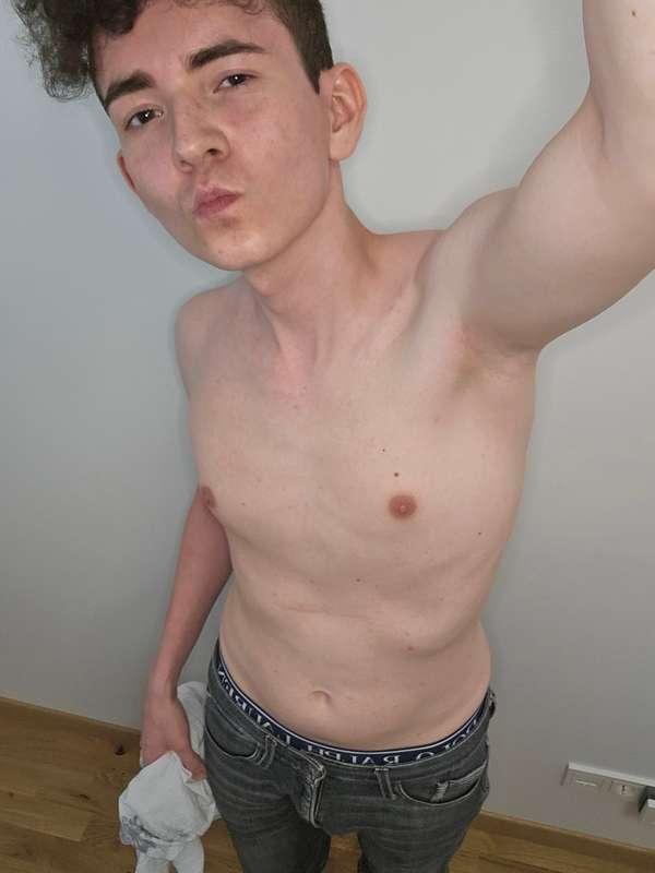 prettyboi2000x image #0
