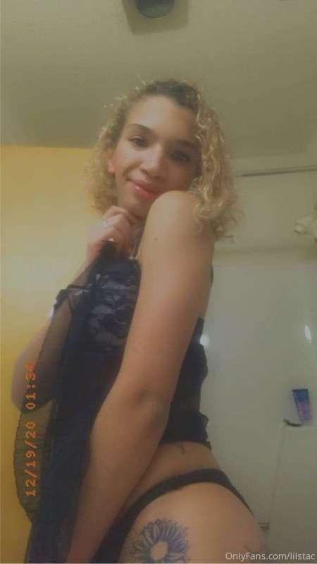 https://onlyfans.com/lilmama072399 cum check out this horny ..