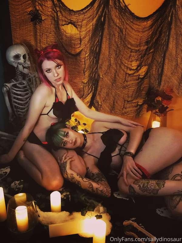 More with the hottest devil girl 😍❤️‍🔥 @shinigamineko 
2 mor..