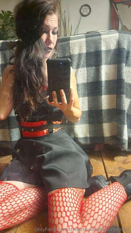 thegirlewiththecursemark image #1