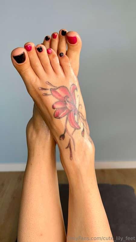 New album with long oily toes is now available on @cute_lily..