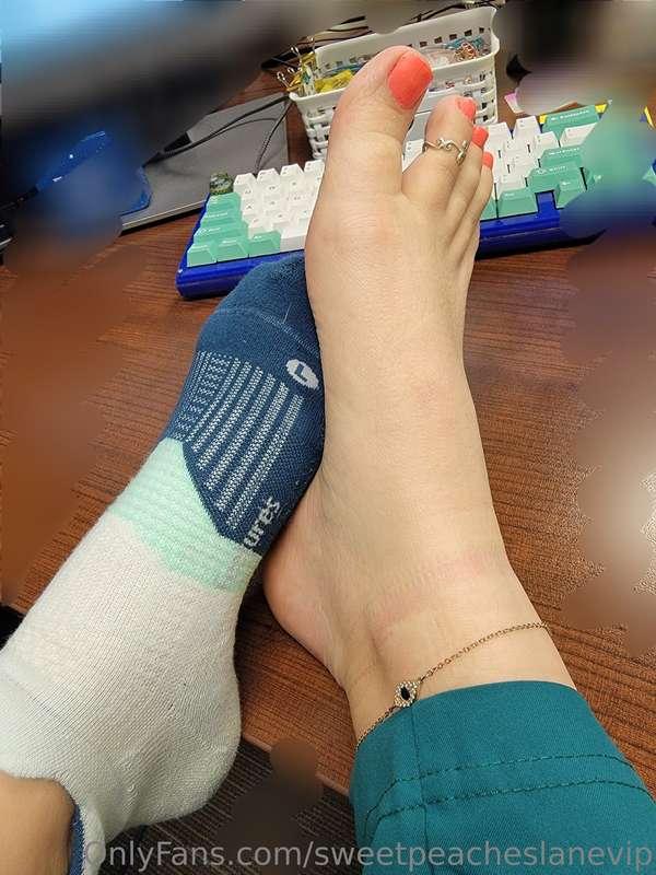 New color and office feet!