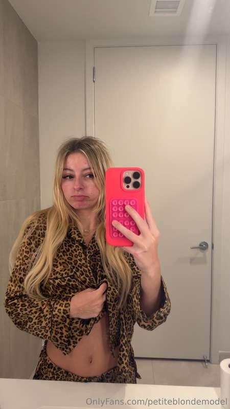 petiteblondemodel image #2