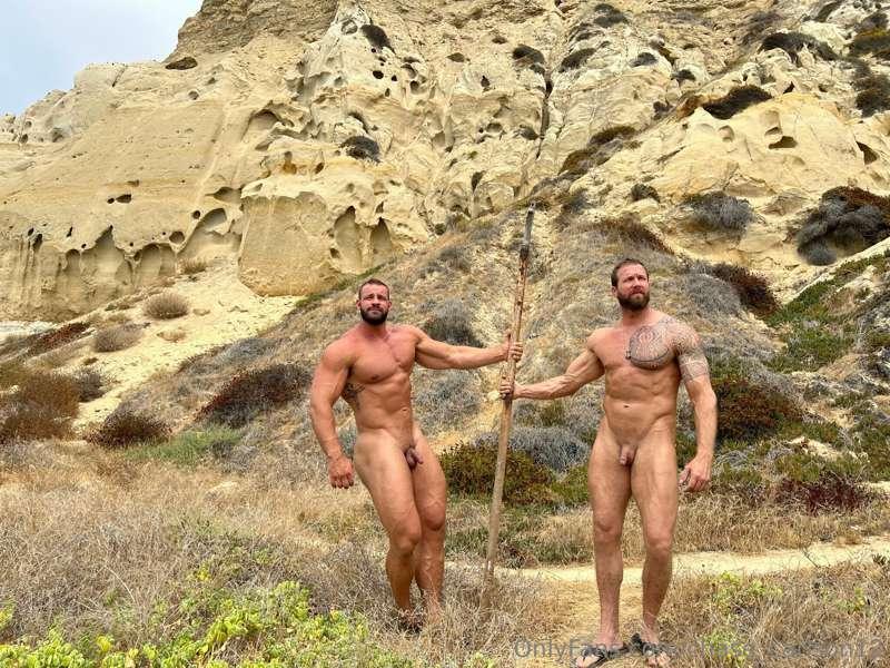 Naked pioneers on a foreign planet @jb_vikingstrong

https:/..