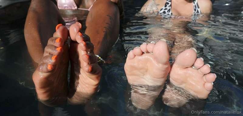 Sunshine on our soles ☀️💦 Pt. 1 ft @tierradoll (10 pics)