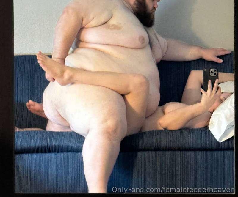 I get so wet every time he smothers me with his huge belly w..