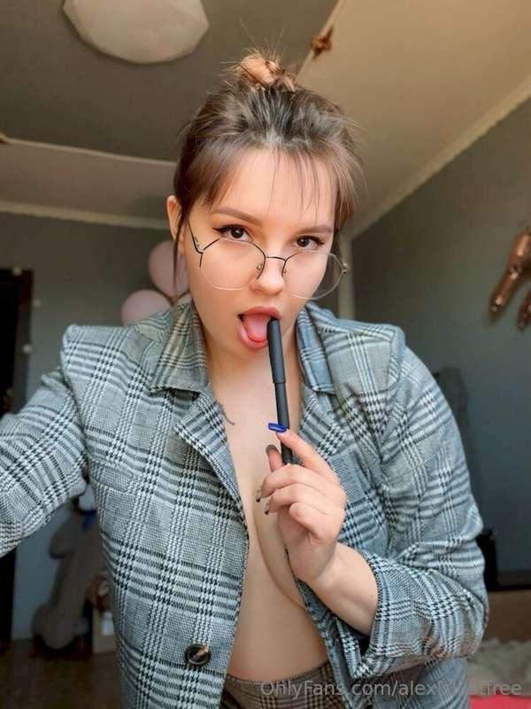 🔥 FIRST 50 FANS GET FREE DICK RATE 🔥 My bestie @evahazelpriv..