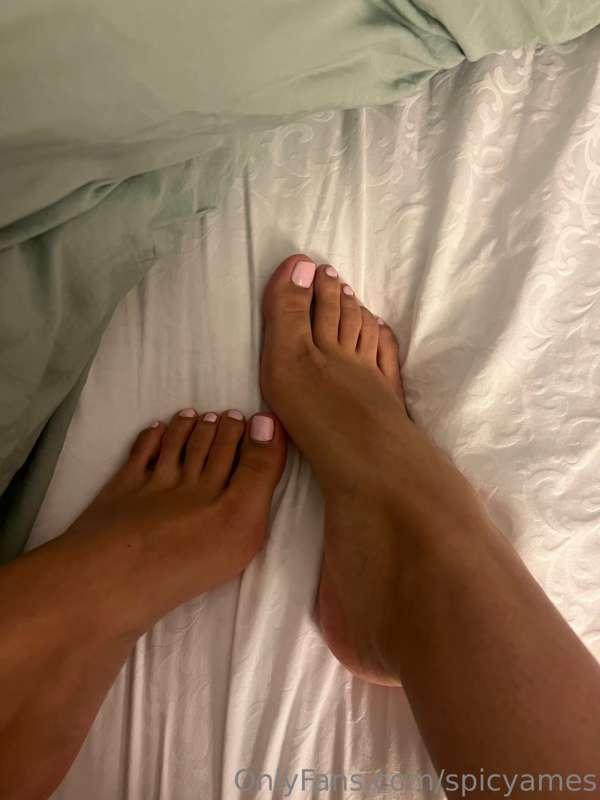 Goodnight 🌙😘 got my toes done the other day, do you like the..