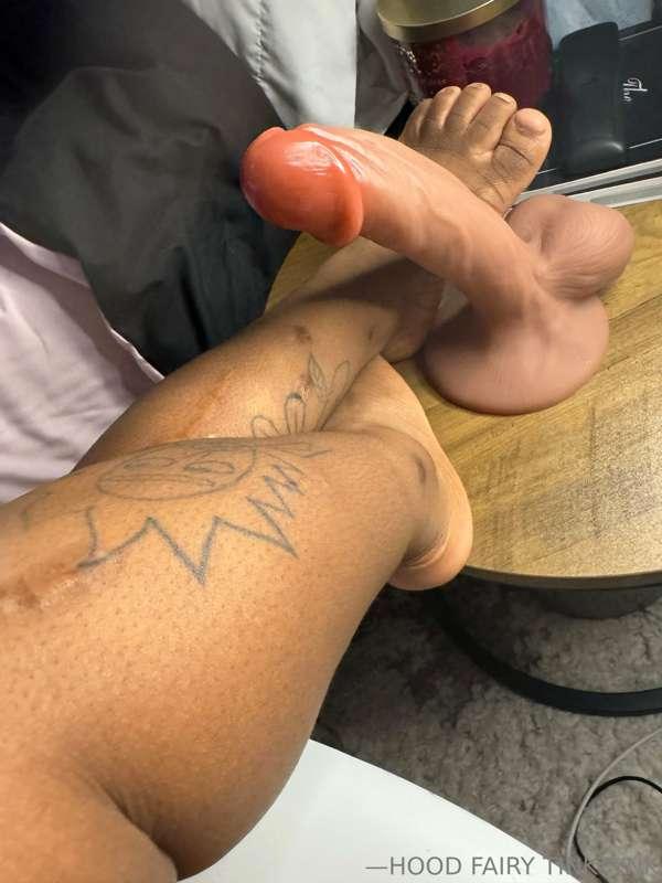 How big do you think my feet is?🦶🏾💋