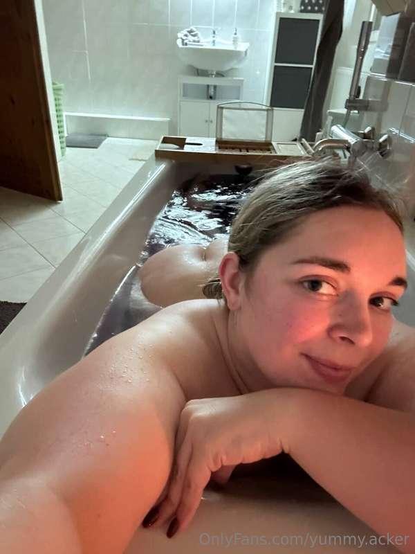 just enjoying my sunday bath:) had a relaxed, non-productive..
