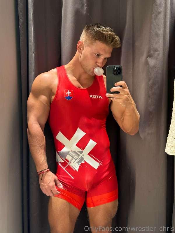 Someone else who is watching olympics? Lot’s of sexy men ove..
