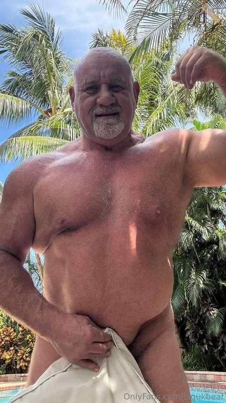 Saturday morning anybody want a feel 💪🏻😈