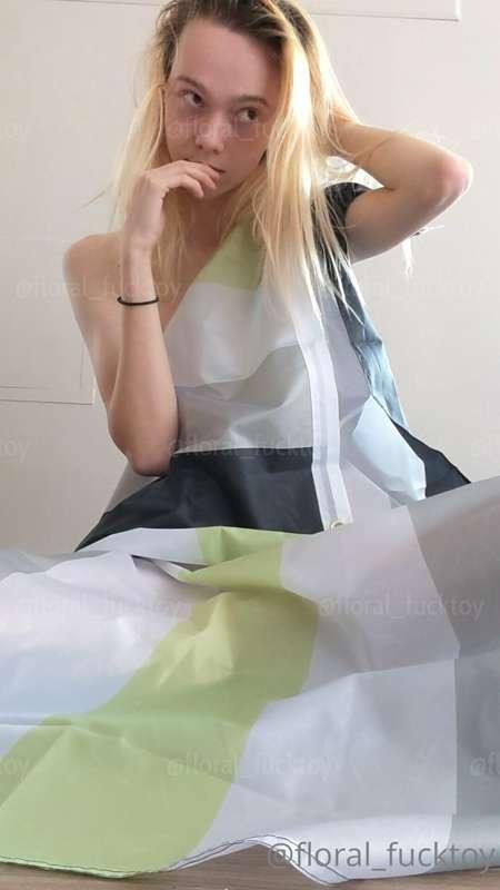 I got a pride flag (agender) so I decided to take some pics ..