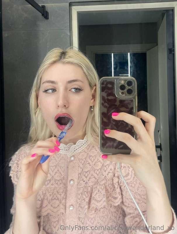 Let's start the day by brushing our teeth 😉