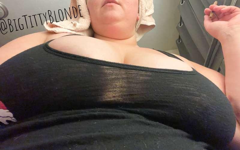 bigtittyblonde image #2