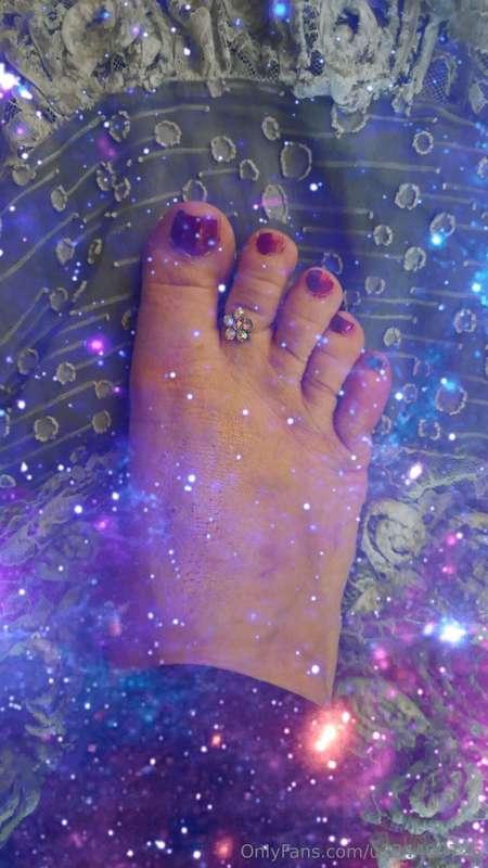 Mmmm I want your tongue 👅 all over my toes x