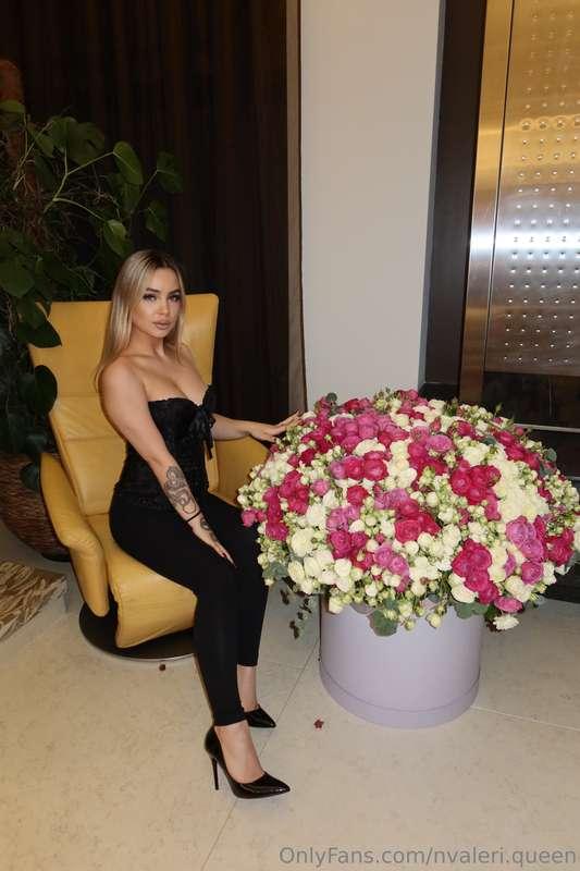 Flowers and a little self-love—perfect combo. 🌸✨ There’s jus..