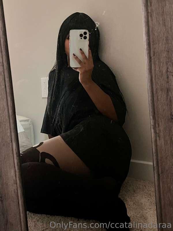 you could rip these clothes off of me🖤