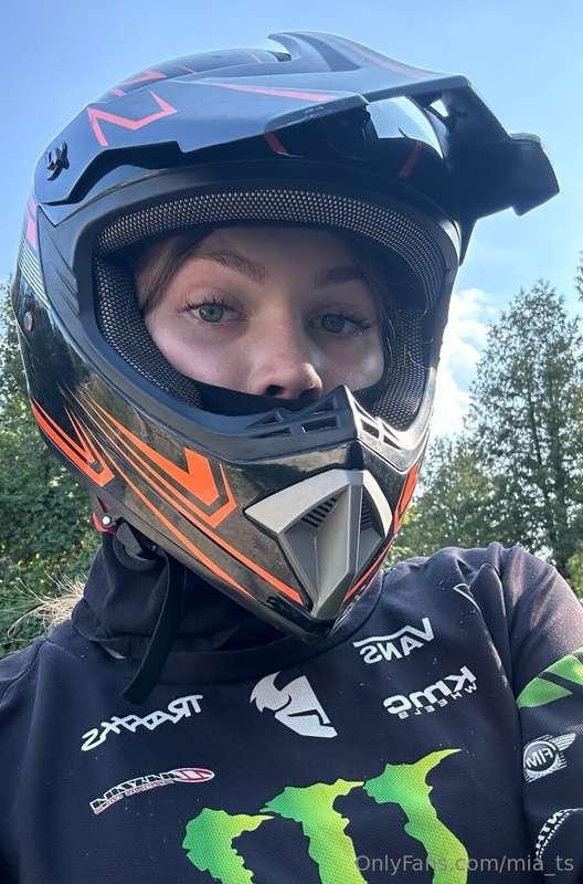 ✨ Guess what I did today in this helmet? 💖😊  Hello my darlin..
