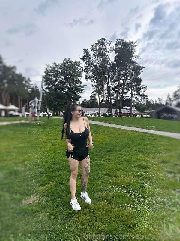 What's your favorite kind of vacation in the summer?😊