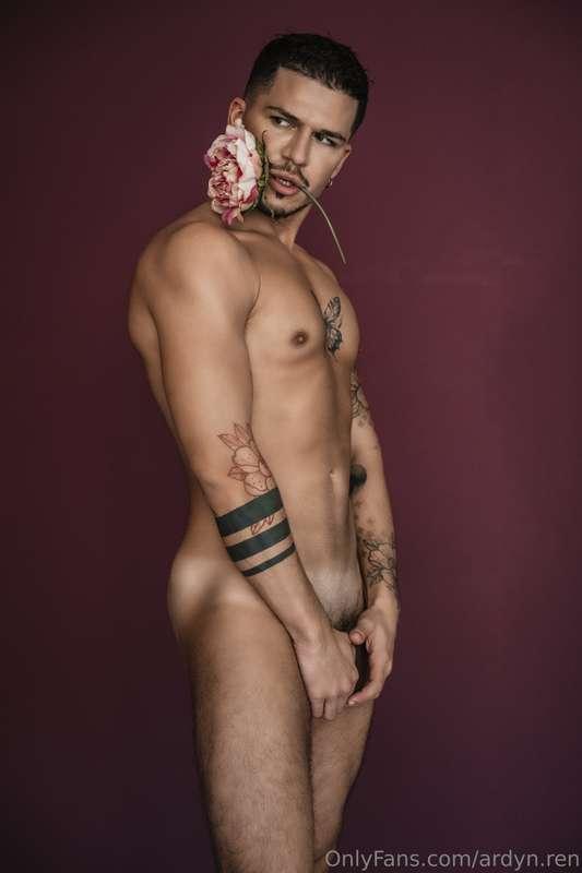 Ogni petalo nasconde un segreto… Sei curios* di scoprirli tu..