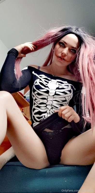 The crazy clown girl is back! Who remembers her from last ye..