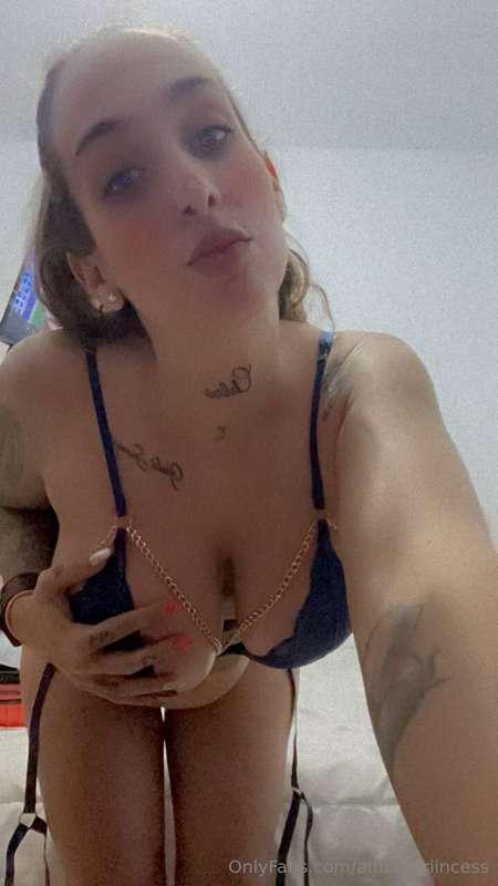 🇪🇦 Donde te gustaría echarme tu leche en mis tetas o en mi l..