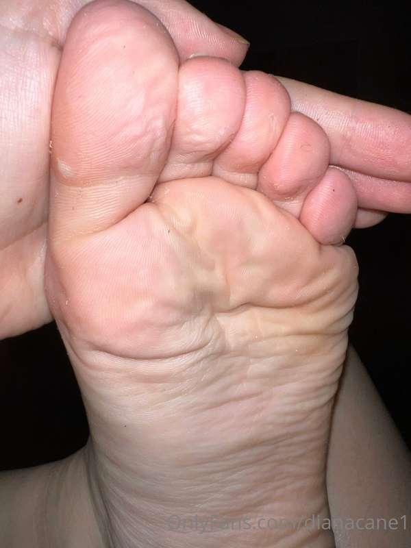 My soles are so so sweaty.. i have walk a lot today and they..
