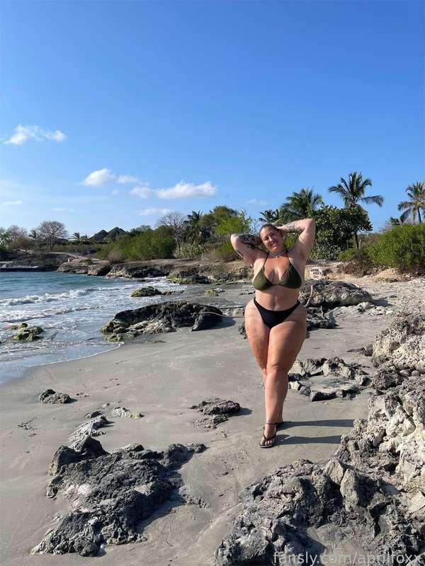 i always get a lot of looks on the beach 😋

#nudes #sextapes #sexting #videocalls #pussy #brunette 