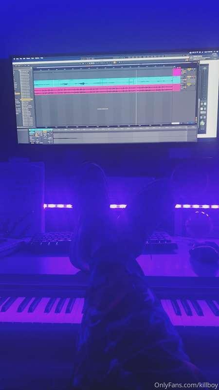 jus bein emo n creative