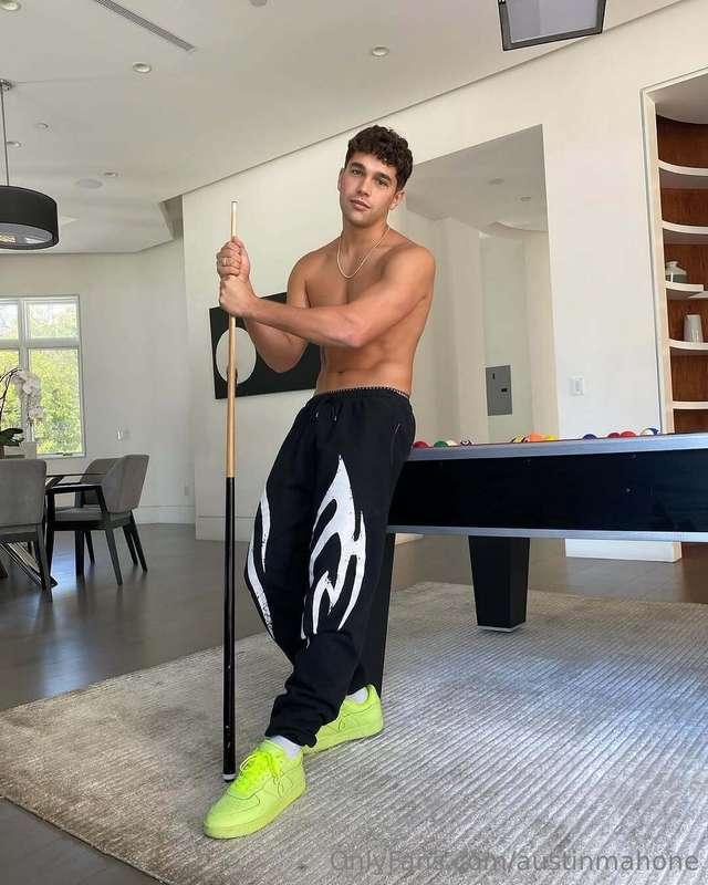 who wants to play? 😏 iykyk