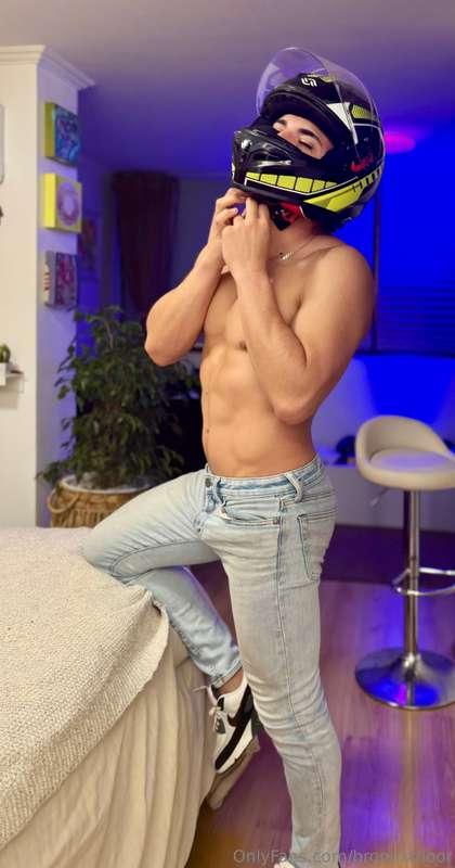 😈