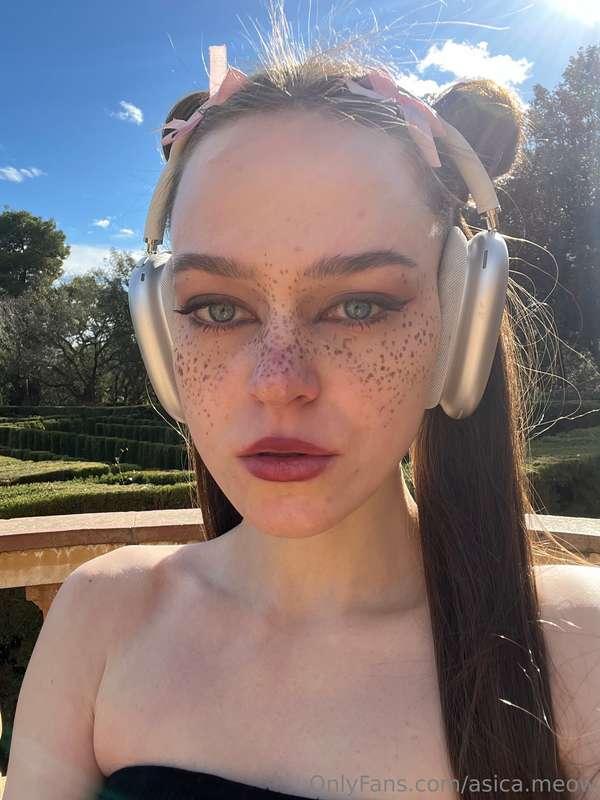 What do you think of my look today? Feels pretty springy to ..