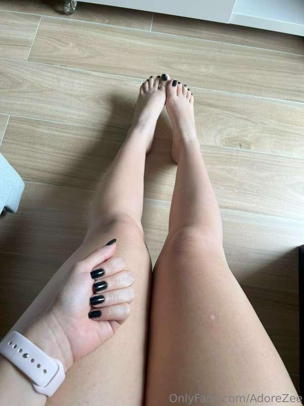 Black toes for halloween week! How about that? 🥰