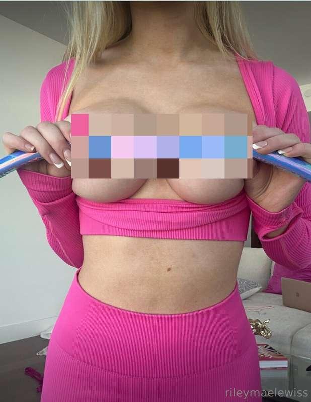 boobs bouncing while i give it my ALL 🤭