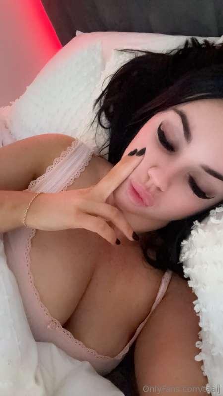 2 fingers to double-click my mouse down there 😈💦