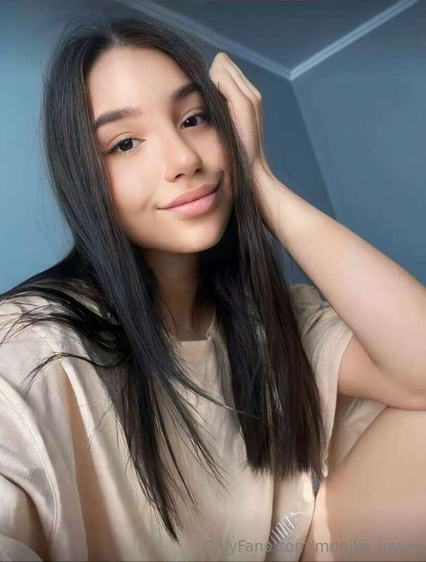 ## Free sub ❤️‍🔥 @emmacosmo this busty horny girl loves jerk..