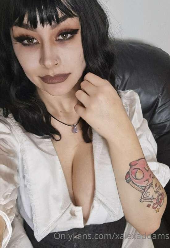 **tip if you'd let me bite you** 😈🩸🥤