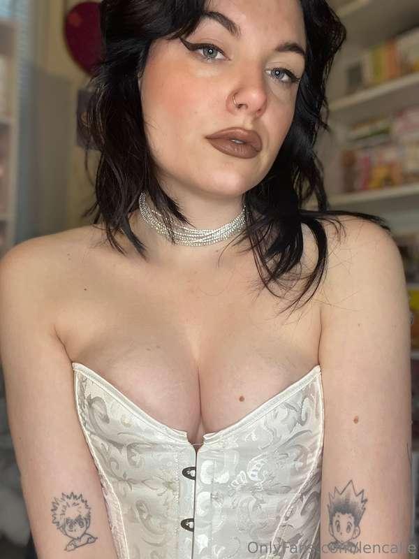 It’s giving Emma Frost