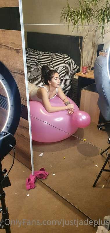 Full version - trying to burst this huggee balloon! Had alot..