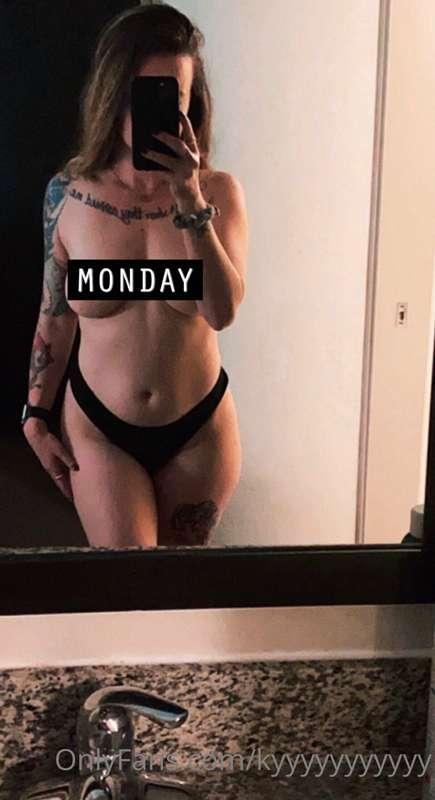 Happy Monday bbs 🖤🦋