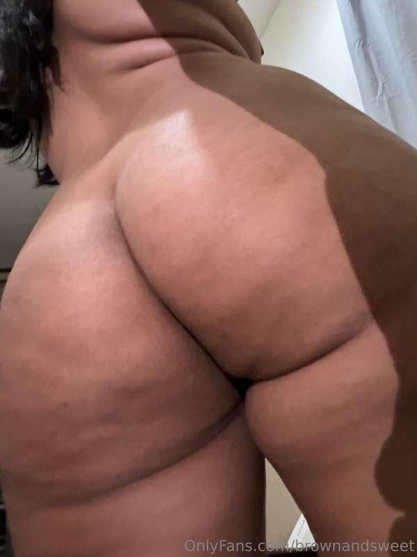My big brown ass for you 🍑🍑