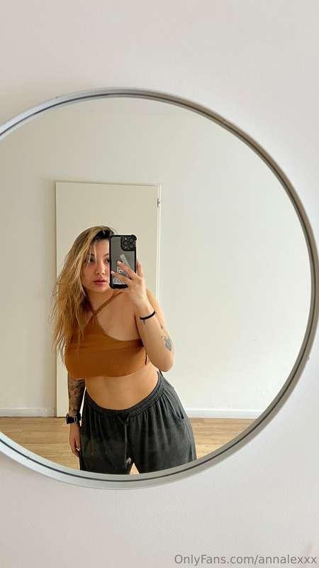 Mirror says I’m too hot to handle 🔥💁🏻‍♀️
