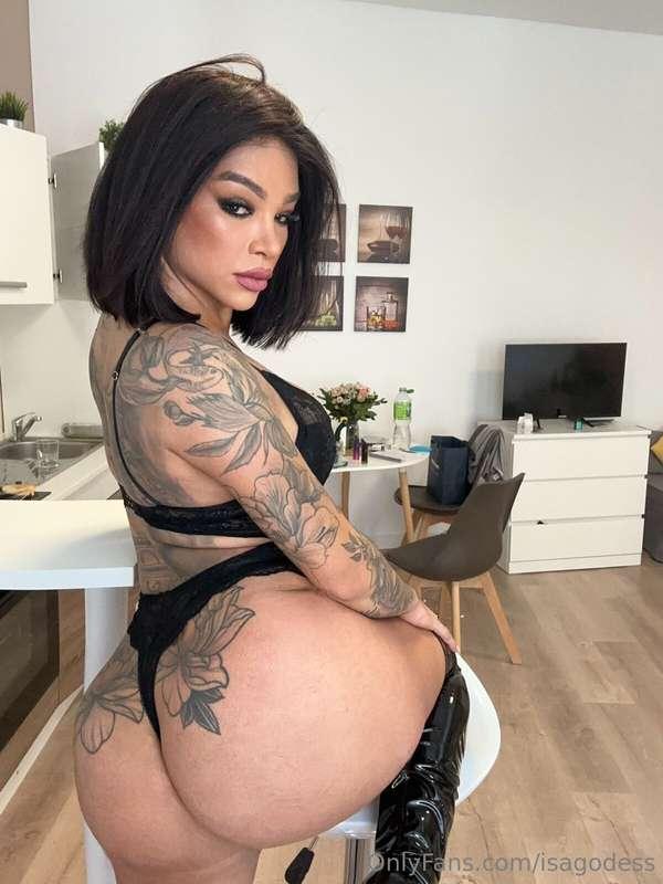 How would you please mistress if you were her slave ? 🖤